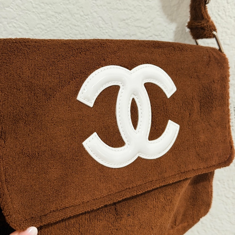 Chanel Precision (Novelty) Brown PLUSHIE Shoulder Bag + 2 Keychain Bag Charms ❣️ - Picture 6 of 14